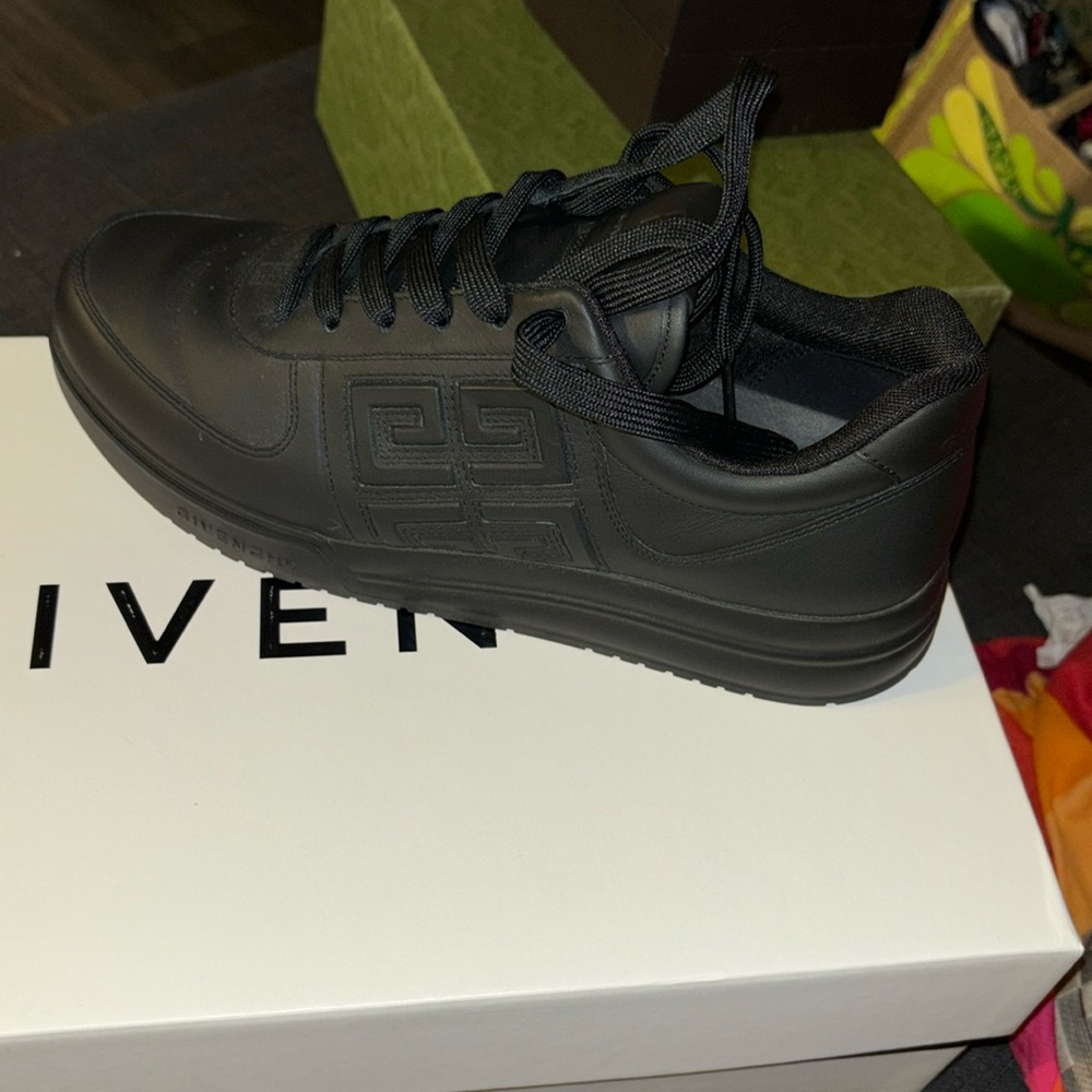 Givenchy G4 Mens Sneakers 100% Calf Leather  practically New